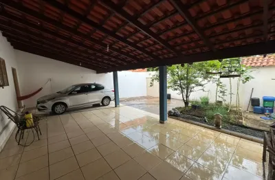Casa com 3 quartos à venda na Rua da Enfermeira, Jardim das Palmeiras, Uberlândia