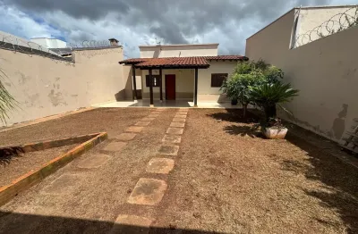 Casa com 3 quartos à venda na Rua Campo Rupestre, Granada, Uberlândia