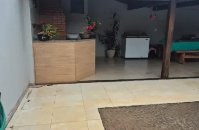 Casa com 3 quartos à venda na Rua Sebastião José Sobrinho, Conjunto Segismundo Pereira, Uberlândia