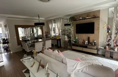 Linda a casa dentro de condomínio fechado 4 quartos 3 suítes Churrasqueira