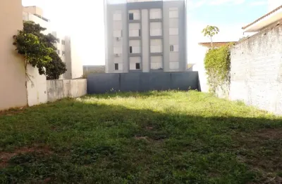 Vende-se terreno comercial  zona 07. próx. porão da u.e.m