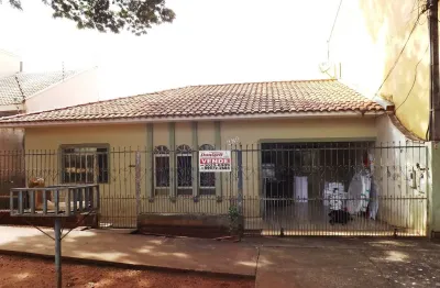 Vende-se 2 casas no terreno comercial. jd. alvorada