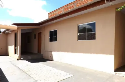 Aluga-se casa de fundos parque res. tuiuti prox. mercado amigão