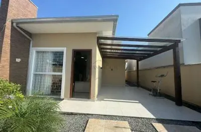 Casa à venda em tijucas, universitário, com 2 quartos, 90m²