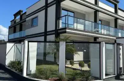 Casa à venda em tijucas, flora flora, com 2 quartos, 77m²