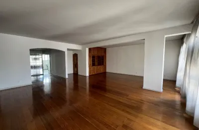 Apartamento amplo e clássico no coração de juiz de fora!