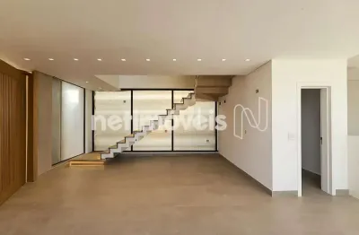 Casa na região pampulha projetada para oferecer conforto, sofisticação e praticidade.