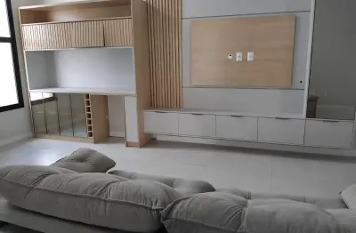 Sobrado à venda no Condomínio Jardins Di Roma em Indaiatuba-SP, 3 Suítes, 1 Banheiro, 4 Vagas, 220m².