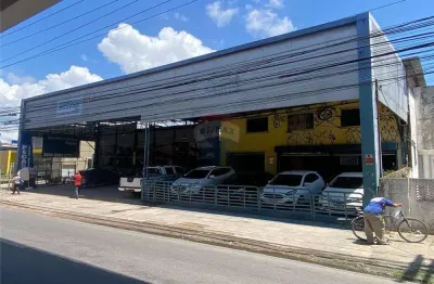 Alugo Galpão na AV. Caxangá com1.600m²  com mais um espaço de 200m²