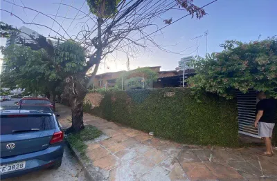 Vendo casa com 4 quartos,uma suúite 350m² -Casa Forte -Recife