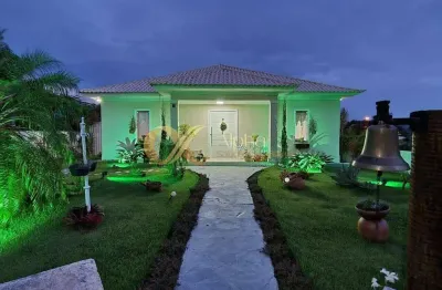 Casa à venda com 3 quartos (2 suítes), pé na areia com vista para a lagoa