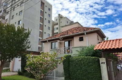 Casa com 3 quartos para alugar na Rua Affife Mansur, 748, Novo Mundo, Curitiba, 170 m2 por R$ 4.350