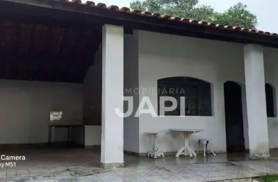 Chacara 1086 m2, com casa 130 m2, terreno plano, com pequeno pomar