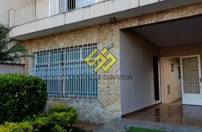 2-sobrados em um lote de 367,75 m2, área construída de 270,50 no sobrado principal.