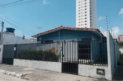 Casa com 3 quartos à venda na Rua Florânia, 12, Lagoa Nova, Natal