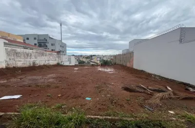 Terreno à venda no Jardim Santana, Franca 