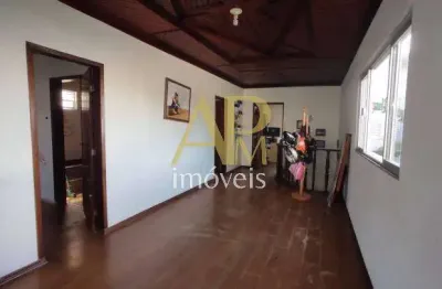 Casa à venda:5 dormitórios, sozinha no terreno no bairro estreito/ canto.