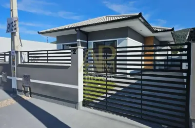 Casa nova à venda com 2 dorm (1 suíte) e passagem lateral no bosque de sj