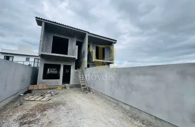 Sobrado à venda: 2 suítes, passagem e área fundos- forquilhas/ sj