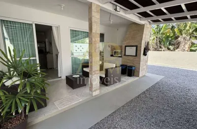 2 sobrados (juntos) à venda com 3 dorm cada - 200m da praia da pinheira