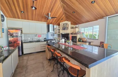 Casa térrea para venda possui 448 metros quadrados com 3 quartos condomínio portal do sabia