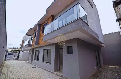 Sobrado com 03 dormitórios sendo uma suíte e persianas automáticas