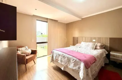 Sobrado triplex no bairro Costeira em São José dos Pinhais/PR