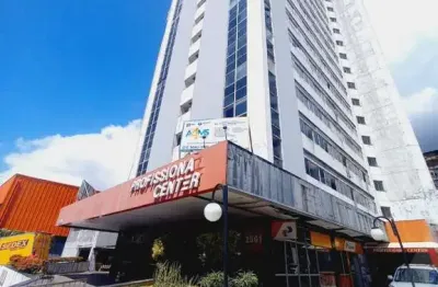 Sala comercial para locação no edifício profissional center brotas itaigara com divisória