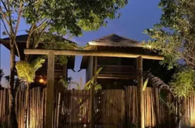 Casa duplex para venda em condomínio fechado com piscina com 4 quartos e 3 suítes próximo a praia na peninsula de maraú em taipú de fora