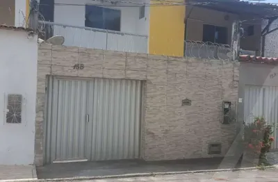 Casa solta com 3 quartos e 3 suítes em rua pública em itapuã para locação com 2 vagas de garagens