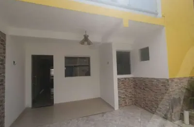 Casa solta com 3 quartos e 3 suítes em rua pública em itapuã para locação com 2 vagas de garagens