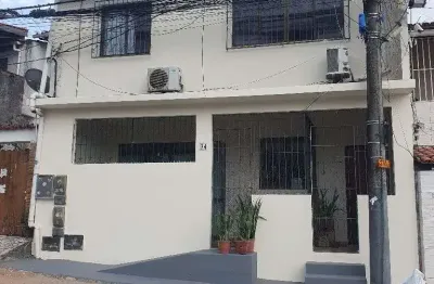 Casa com 2 quartos para alugar na Rua Olhos Dágua, 34, Itapuã, Salvador