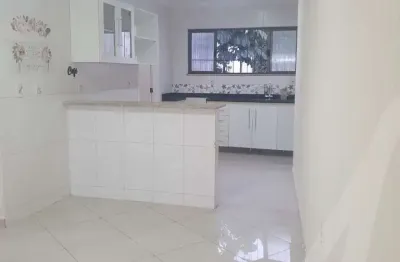Casa com 2 quartos para alugar na Rua Olhos D'Água, 34, Itapuã, Salvador