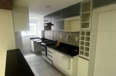 Apartamento de 3 quartos com armários, no edf corais de piatã para locação