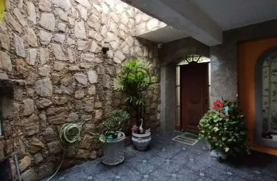 Excelente casa de 3 dormitórios sendo 2 suítes e 3 vagas. jrd sta cruz - sp