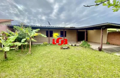 Casa de 03 dormitórios próximo a plataforma de tramandaí, no bairro zona nova!