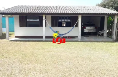 Casa bem localizada próxima aos principais comércios da região!