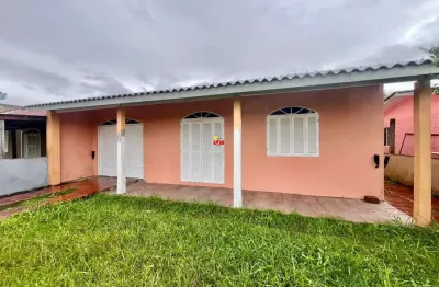 Linda casa em zona de moradores, próxima a comércio local, mercado e farmácia!!