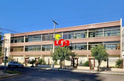 Apartamento de 02 dormitórios com sacada no centro de tramandaí