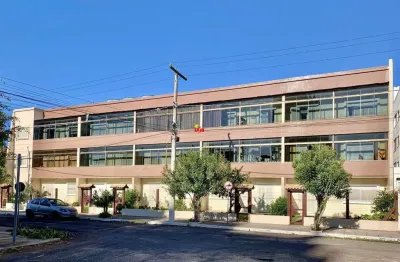 Apartamento de 02 dormitórios com sacada no centro de tramandaí