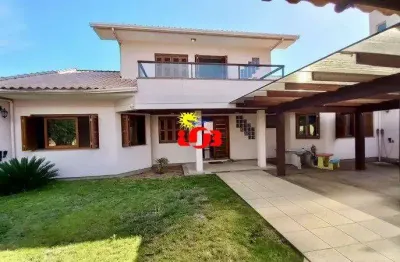 Luxuoso imóvel com pisicna aquecida e espaço gourmet no centro da cidade