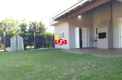 Casa geminada  top !! com móveis spb medida e à apenas 270 m do mar