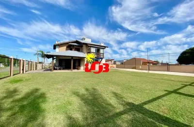 Casa - sobrado com 3 quartos, próxima ao mar na zona nova em tramandaí!