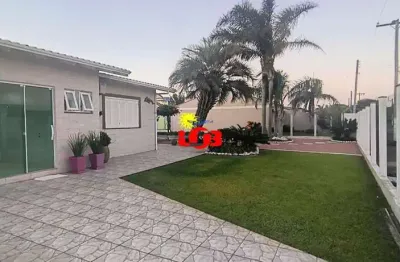 Excelente casa de 3 quartos, pátio com 2 terrenos, em nova tramandaí!