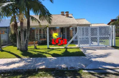 Belíssima casa  á venda em imbé centro *alto padrão
