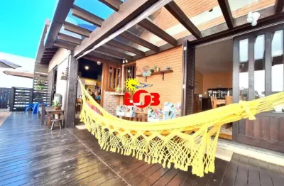 Casa de 05 dormitórios, próximo ao mar, centro de tramandaí!