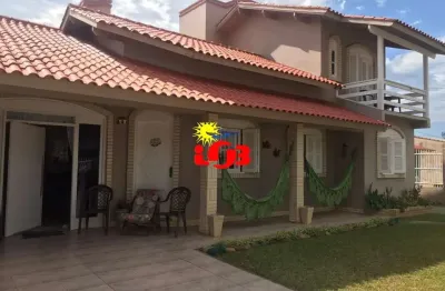 Casa mobiliada com 4 quartos, vista para o mar, em nova tramandaí!