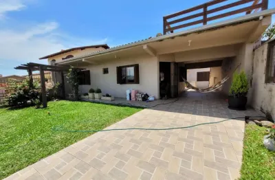 Linda casa, localizada em dos melhores balneários de imbé a 50m do mar.