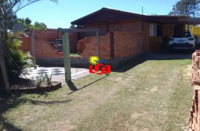 Imóvel semi-mobiliado em imbé com jardim e pátio fechado, pronto para morar
