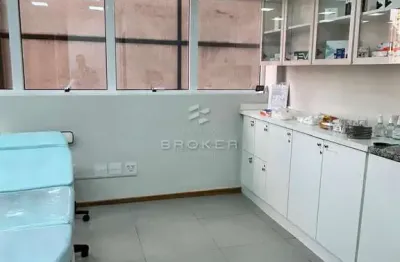 Sala comercial à venda na rua emiliano perneta, 390, centro, curitiba, 40 m2 por r$ 395.000